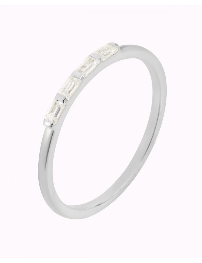 Bague fine avec zircons taille baguette sertis dans une barre