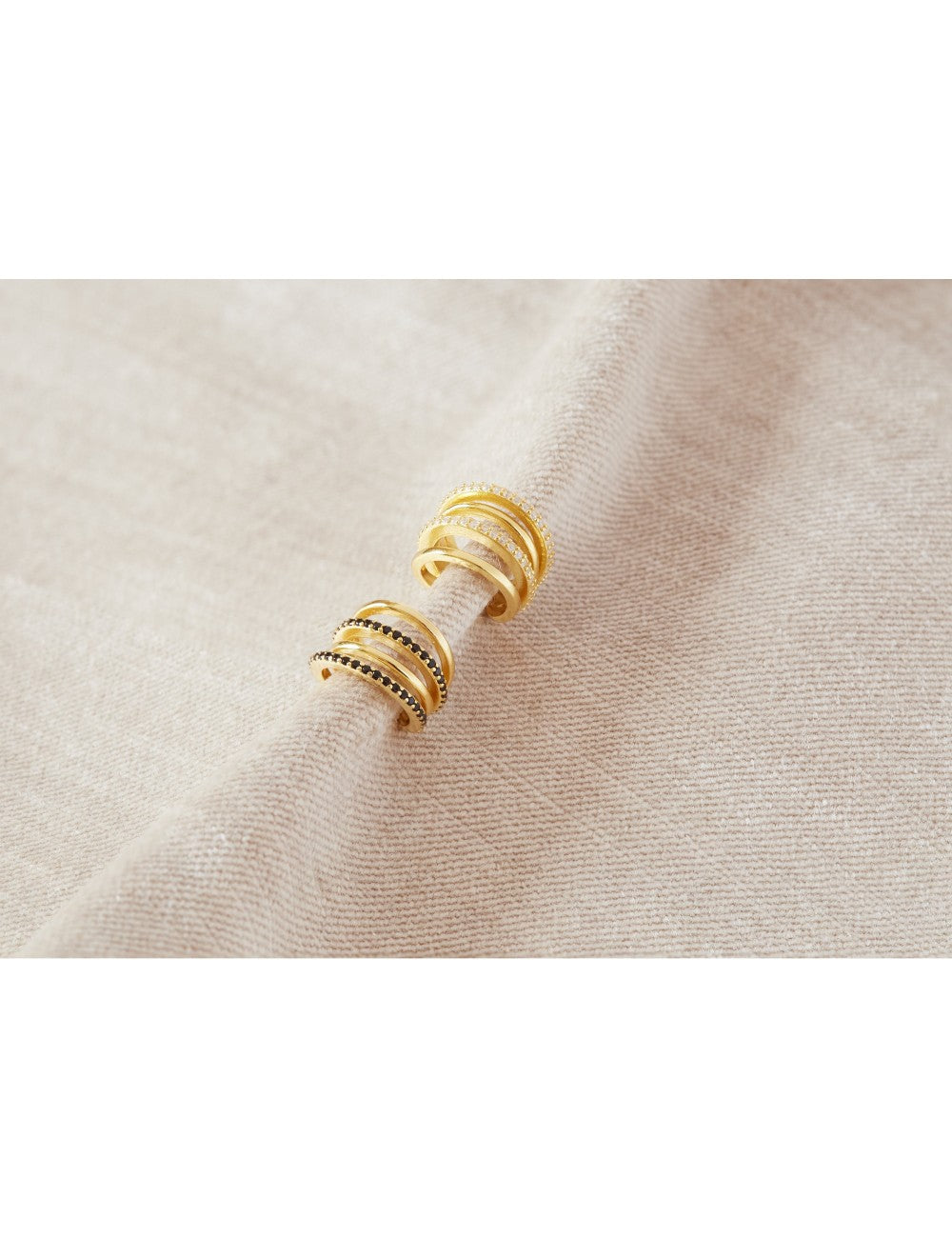 Pendientes conch ear cuff de 4 bandas con circonitas - Disponible en blanco y negro