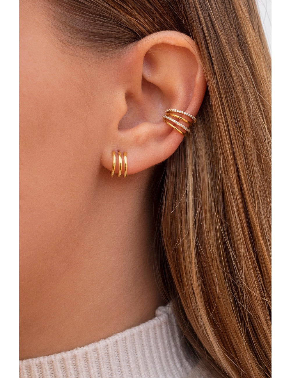 Pendientes conch ear cuff de 4 bandas con circonitas - Disponible en blanco y negro