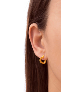 Klobige Creolen in Herzform