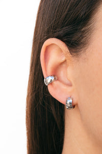 Klobige, facettierte und gehämmerte Ohrklemmen aus Muschelholz