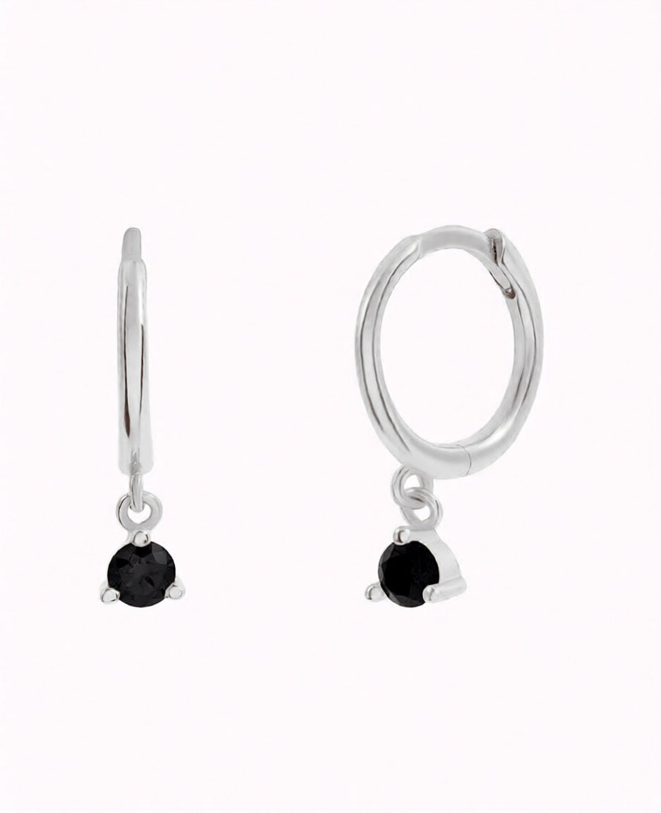 Boucles d'oreilles créoles avec breloque en zircone - Disponible en noir et blanc