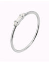 Feiner Ring mit kleinen Baguette- und Rundschliff-Zirkonen