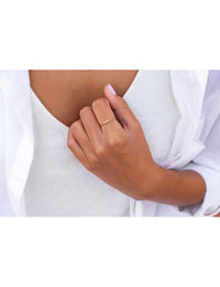 Feiner Ring mit kleinen Baguette- und Rundschliff-Zirkonen