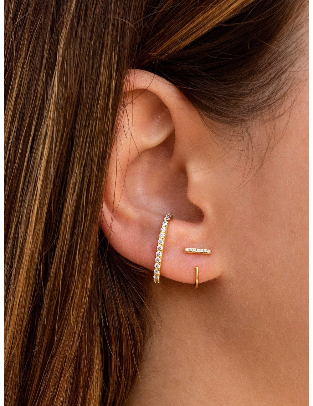 Pendientes de aro abierto en forma de barra con circonitas negras o blancas