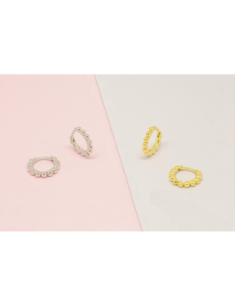 Pendientes pequeños de aro huggie de bolitas - 4 tamaños disponibles