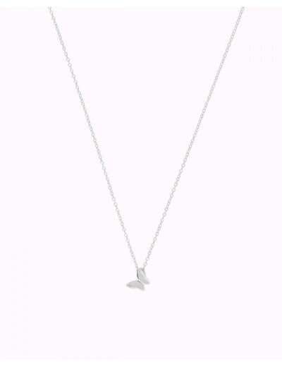 Collar con colgante en forma de mariposa