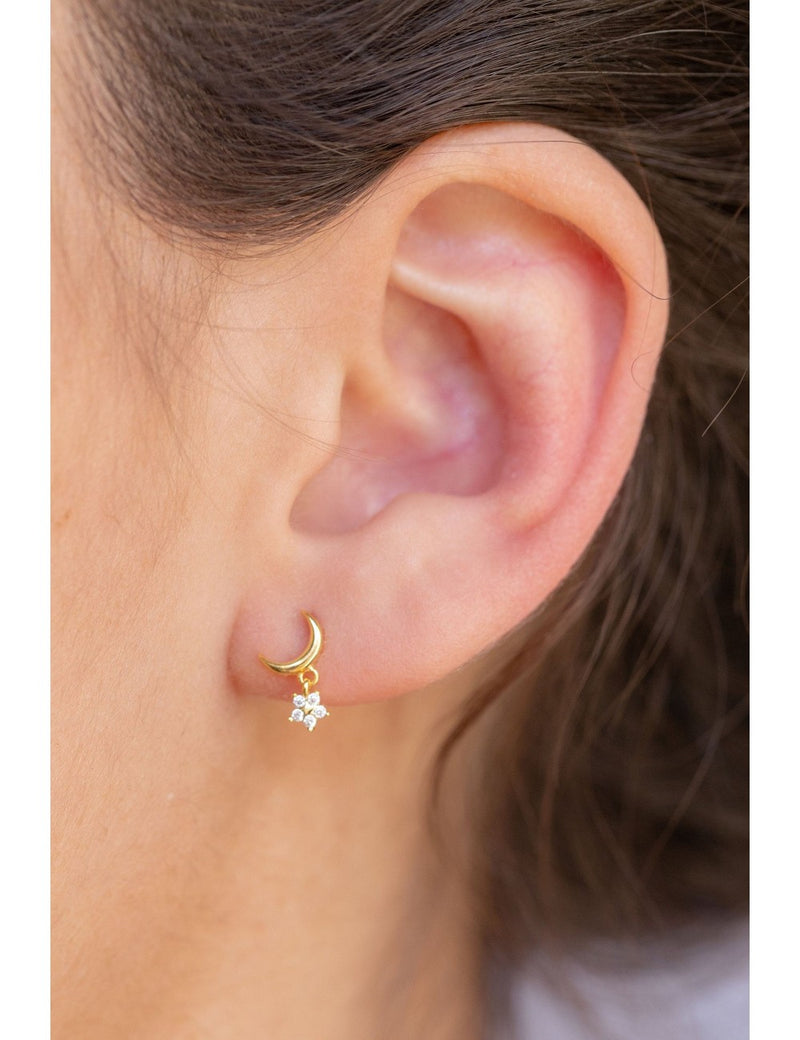 Pendientes stud en forma de luna creciente con colgante de estrella con circonitas