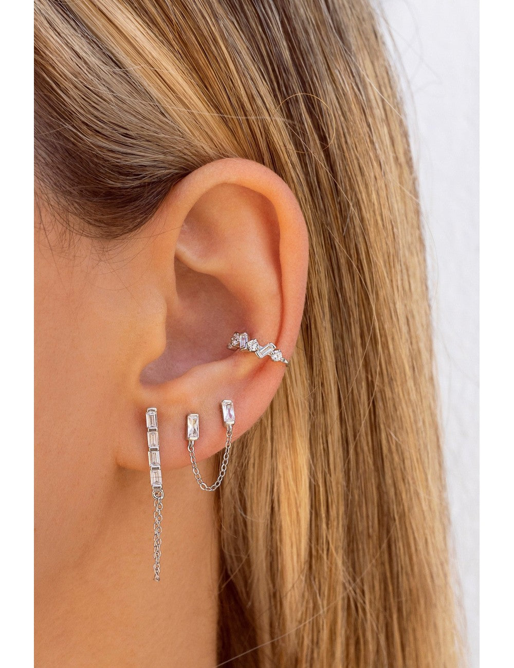 Pendientes stud piercing doble de circonitas en talla baguette con cadena