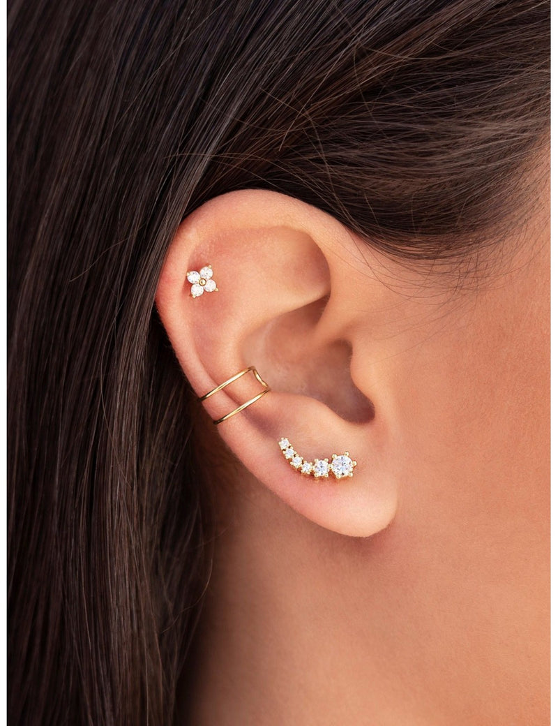 Pendientes stud pequeños en forma de flor con circonitas
