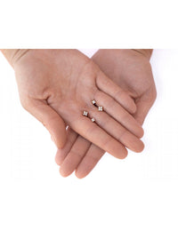 Pendientes stud pequeños en forma de flor con circonitas