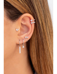 Pendientes stud en forma de flor con circonitas en talla marquesa