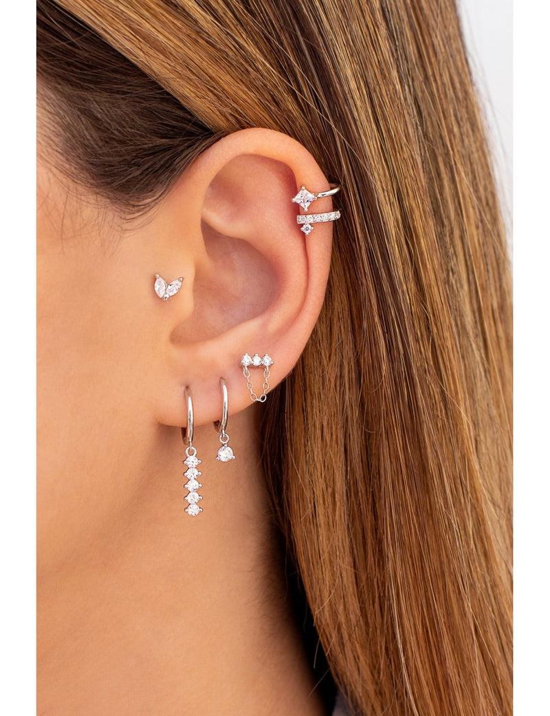 Pendientes stud en forma de flor con circonitas en talla marquesa