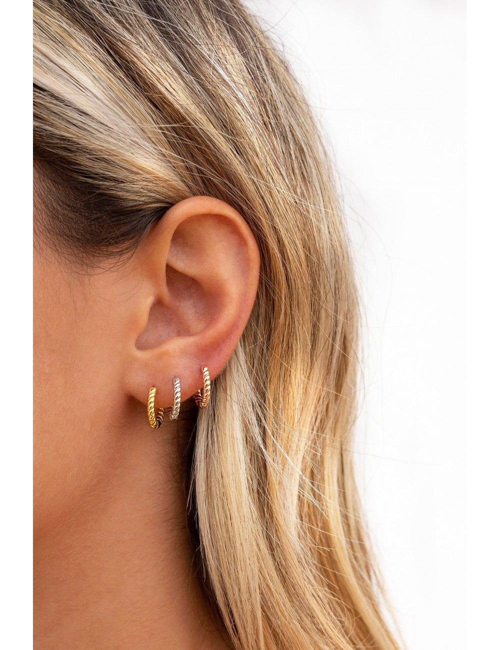 Pendientes de aro huggie gallonados