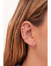 Pendientes de aro huggie con 3 circonitas engastadas en 4 garras