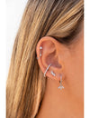 Pendientes de aro huggie con charm con 3 circonitas en talla baguette