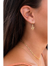 Pendientes de aro huggie con charm en forma de serpiente