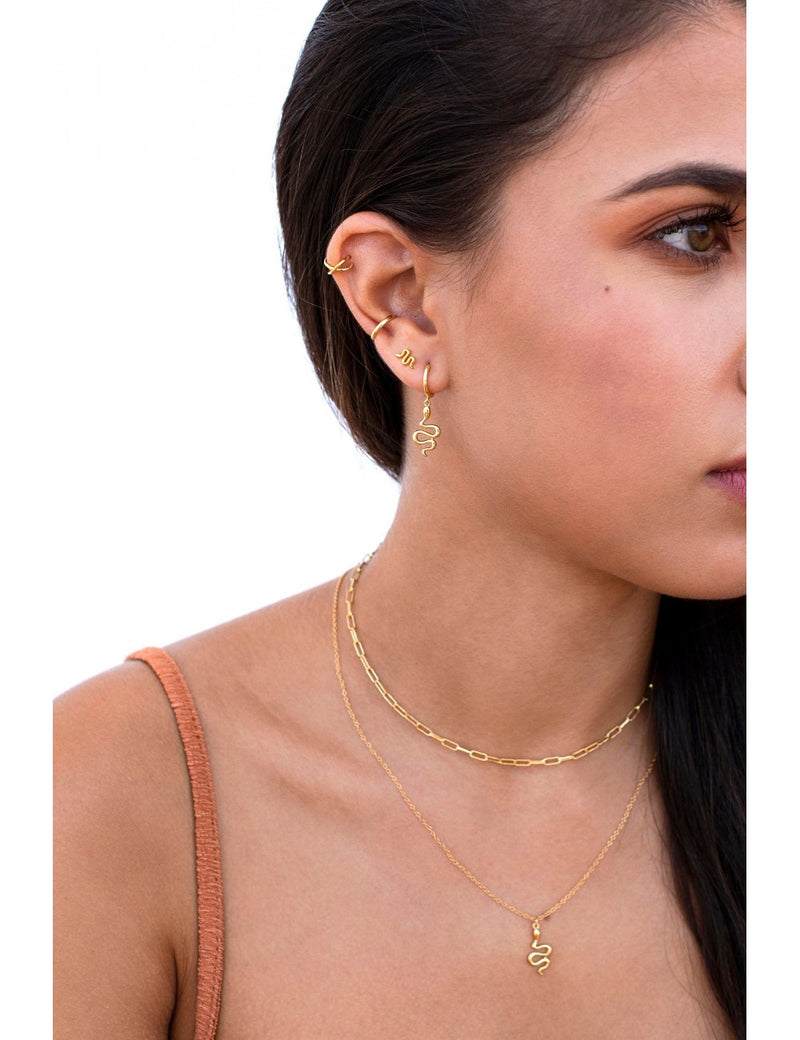 Pendientes de aro huggie con charm en forma de serpiente