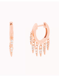 Pendientes de aro huggie con charms en forma de triángulo con circonitas