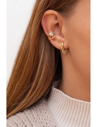 Pendientes de aro huggie con charms en forma de triángulo con circonitas
