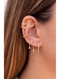 Pendientes de aro huggie con charms en forma de triángulo con circonitas