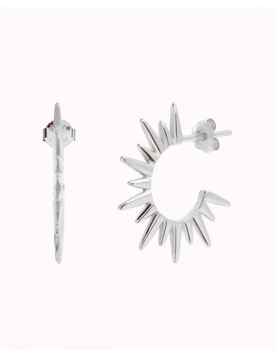 Große Creolen mit sonnenförmigen Zacken