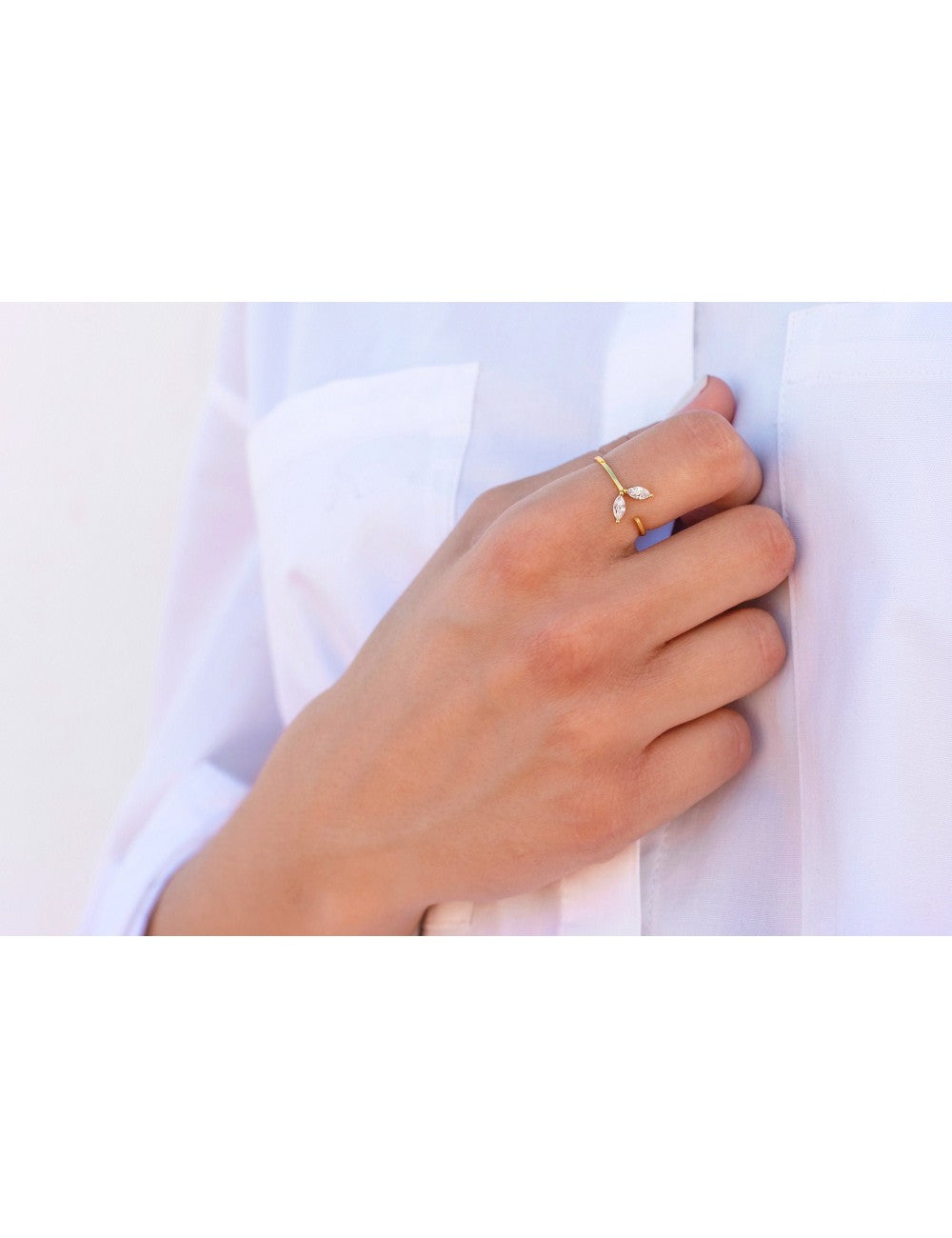 Bagues ouvertes fines avec zircons taille marquise en forme de fleur