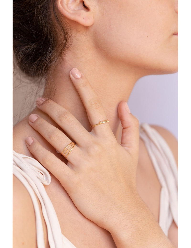 Anillo minimalista con tres bandas