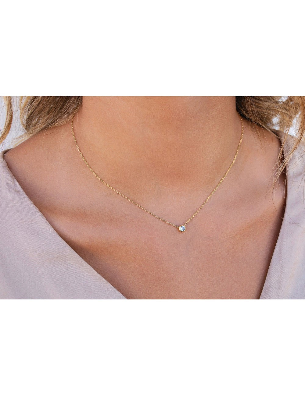 Collier avec pendentif solitaire en zircone sertie clos