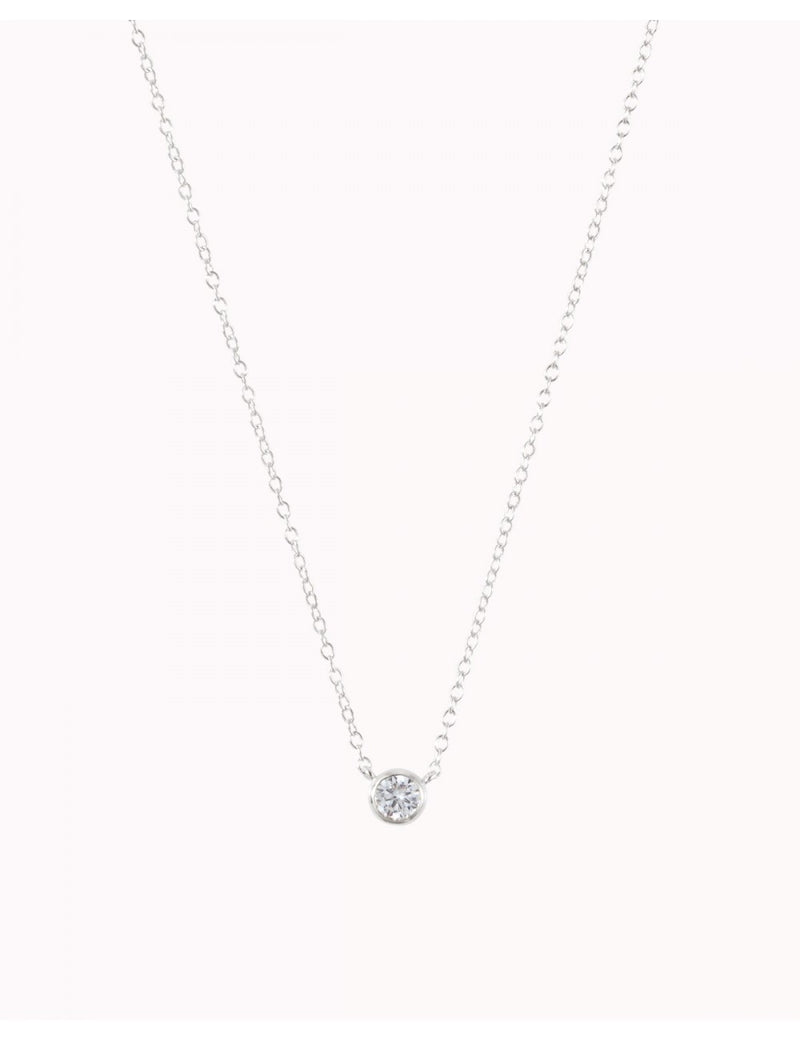 Collier avec pendentif solitaire en zircone sertie clos
