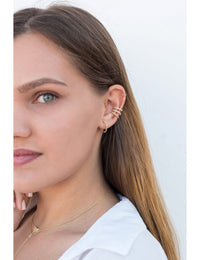 Pendientes de aro con circonitas y cierre de botón