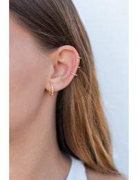 Pendientes de aro con circonitas y cierre de botón