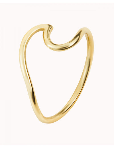 Anillo minimalista en forma de ola de mar