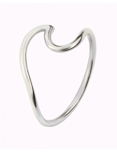 Anillo minimalista en forma de ola de mar