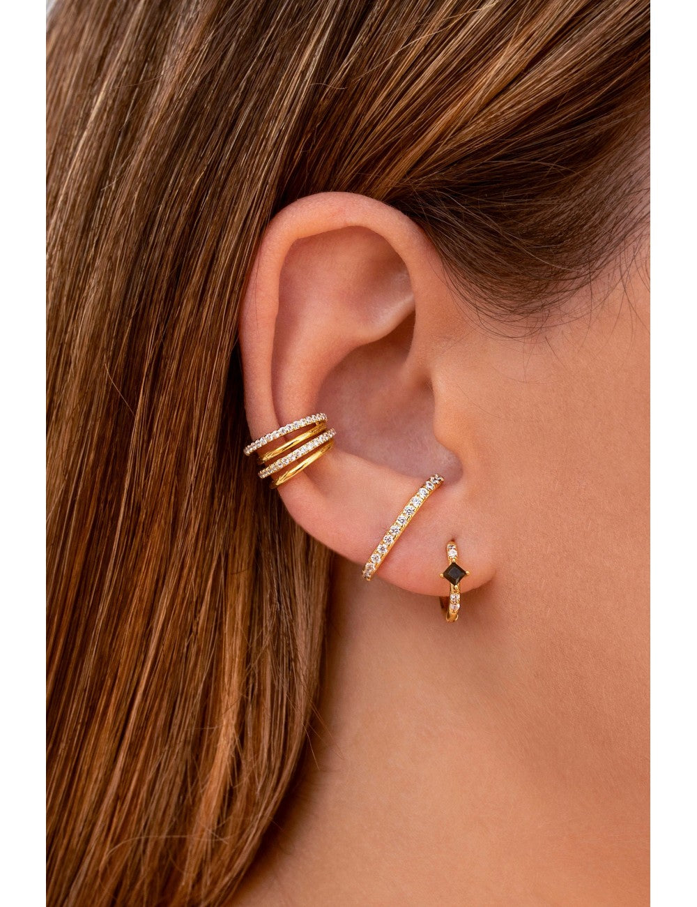 Petites boucles d'oreilles créoles avec zircones blanches et noires taille princesse