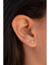 Pendientes stud pequeños con circonitas con garras invisibles - Dos tamaños disponibles