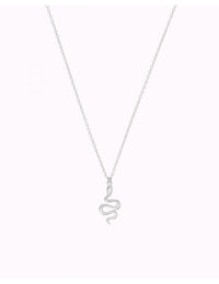Collar de cadena con colgante en forma de serpiente