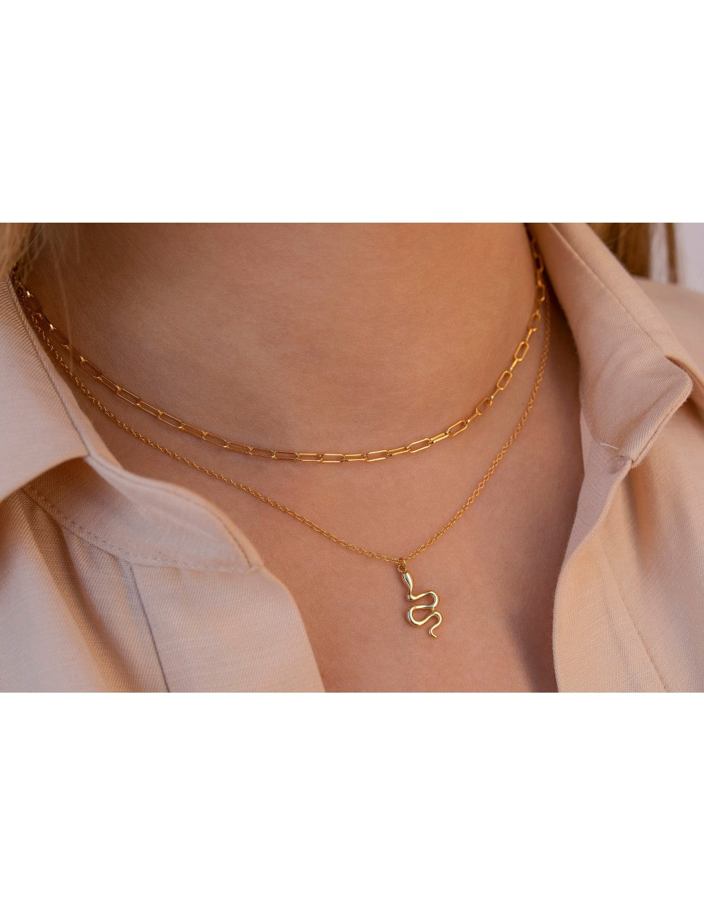 Collar de cadena con colgante en forma de serpiente