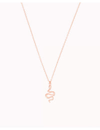 Collar de cadena con colgante en forma de serpiente