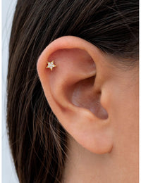 Pendientes stud en forma de estrella con circonitas en pavé