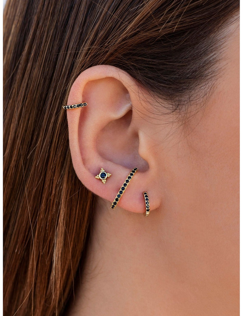 Boucles d'oreilles à tige avec zircons noirs