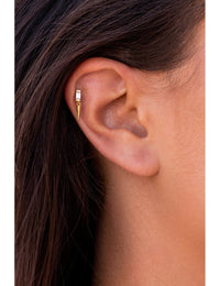 Pendientes stud con circonita en talla baguette y charm en forma de pincho - Dos tamaños disponibles