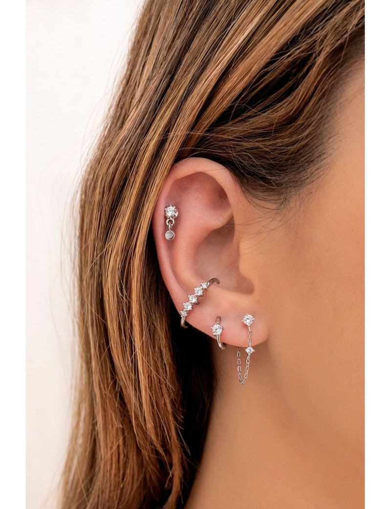 Pendientes stud con cadena colgante y circonitas en talla redonda engastada en 4 garras