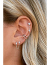 Pendientes stud con cadena colgante y circonitas en talla redonda engastadas en bezel