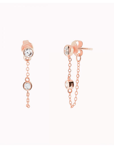 Ohrstecker mit hängender Kette und in einer Fassung eingefassten Zirkonen im Rundschliff