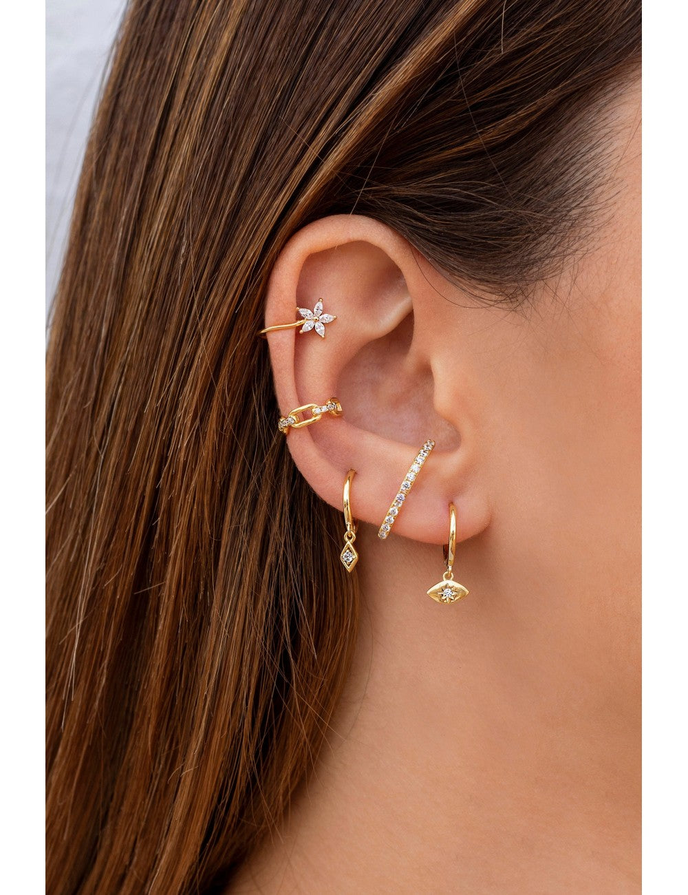 Pendientes ear cuff finos con flor de circonitas en talla marquesa