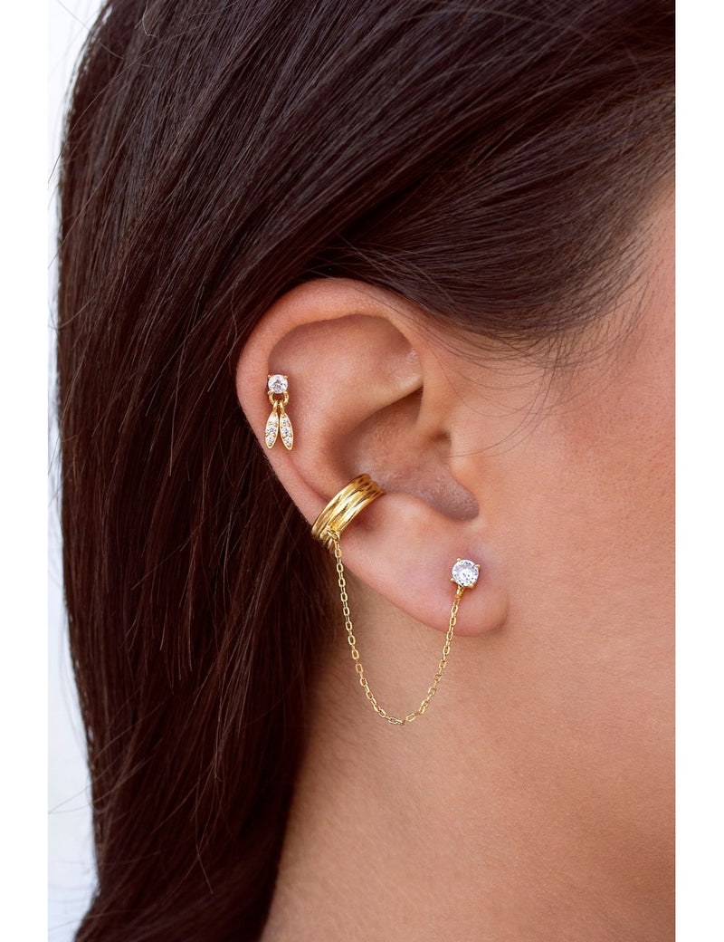 Pendientes stud de circonitas con 2 charms ovalados y circonitas en pavé