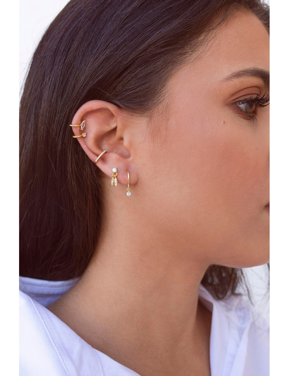 Pendientes stud de circonitas con 2 charms ovalados y circonitas en pavé